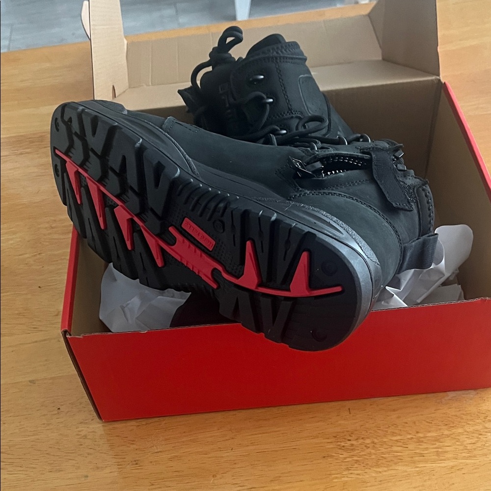 Hard Yakka Men's Black Boots with Red Accents